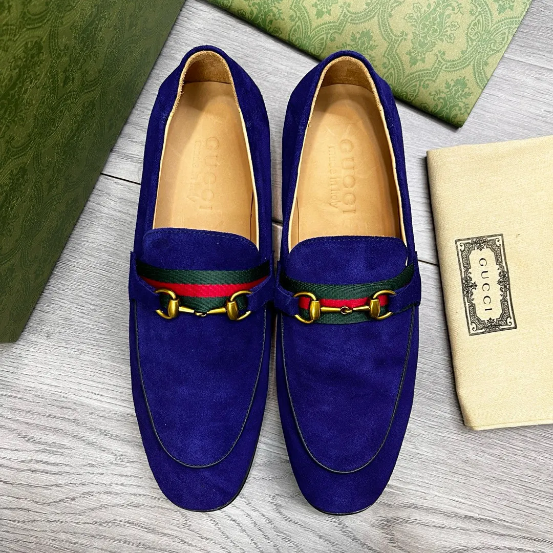 Factory price: 500💰-Gucci men’s formal leather shoes! Genuine molded horsebit, a classic must-have for your shoe cabinet! The feet are particularly delicate! This Gucci original version is a set last, and we are consistent with the counter! Therefore, it is more comfortable in terms of last shape and comfort! Take it to the counter and compare at will! Good shoes are more than just what they make! But grasp the essence from the inside out! Material: Imported first-layer frosted cowhide! Genuine leather outsole imported from Italy, size: 39-44 (38/45 customized, non-refundable)